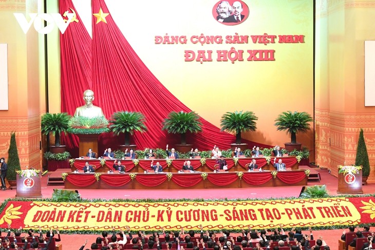 베트남 공산당 13기 전당대회 : 국민을 중심으로 삼아, 국가발전갈망을 고취… - ảnh 1