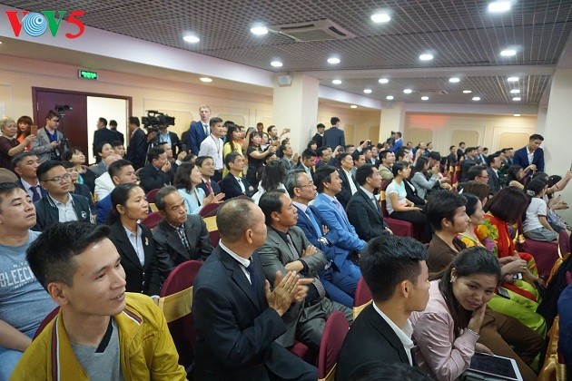 Le président Tran Dai Quang rencontre la diaspora vietnamienne en Russie - ảnh 3