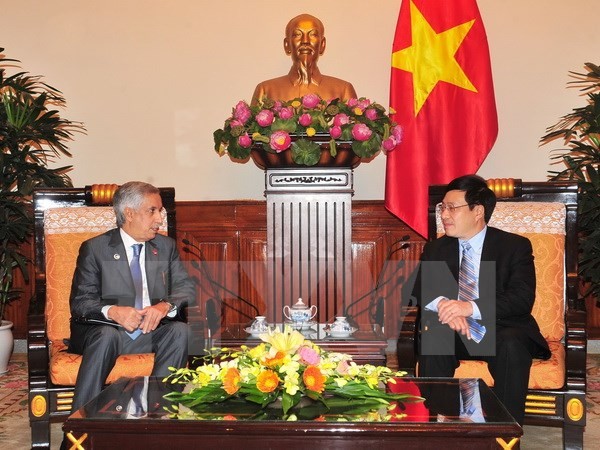 Le secrétaire d’état qatari aux affaires étrangères en visite au Vietnam - ảnh 1