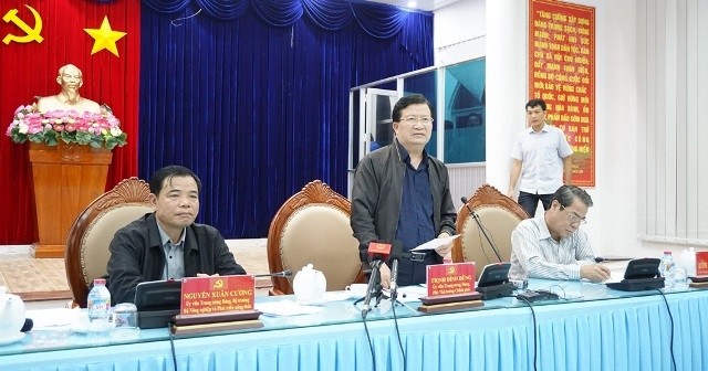  Trinh Dinh Dung: il faut protéger la vie et les biens du peuple - ảnh 1