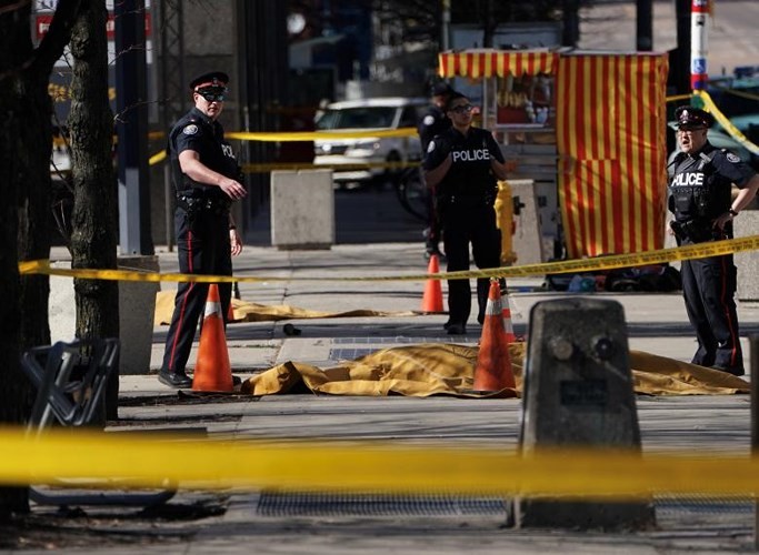 Toronto: une camionnette fonce sur des piétons, faisant au moins dix morts - ảnh 1