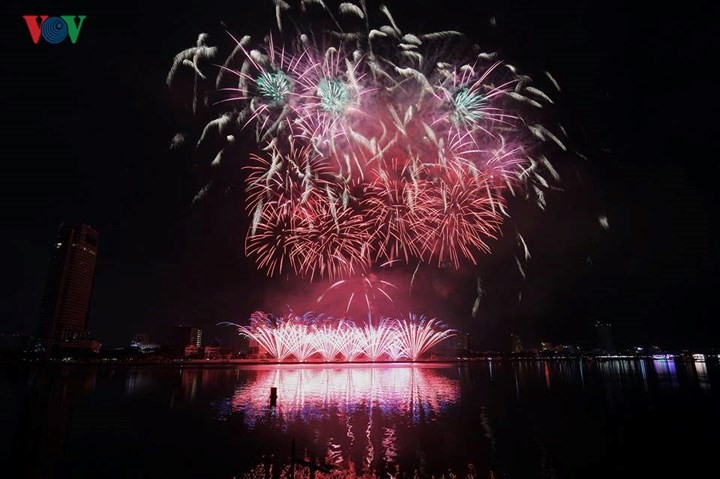 Coup d’envoi du festival international de feux d’artifice de Danang 2018 - ảnh 1
