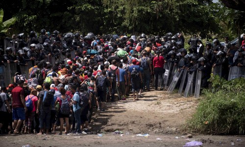Migrants: Trump durcit les conditions d'asile pour les clandestins - ảnh 1