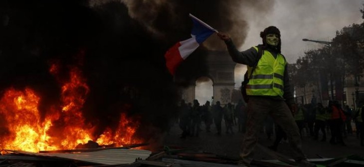 « Gilets jaunes »: Paris se barricade - ảnh 1