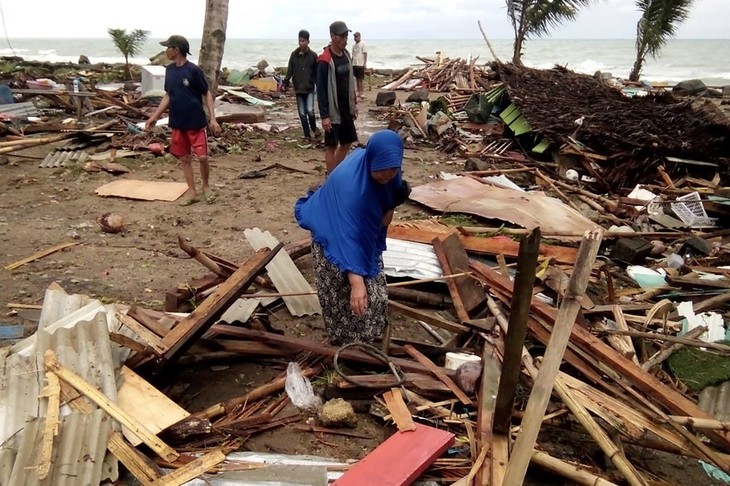 Indonésie: au moins 62 morts et 600 blessés après un tsunami - ảnh 1