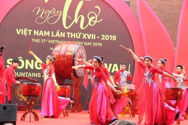 La 17e Journée de la poésie du Vietnam promulgue l’image du Vietnam  - ảnh 1