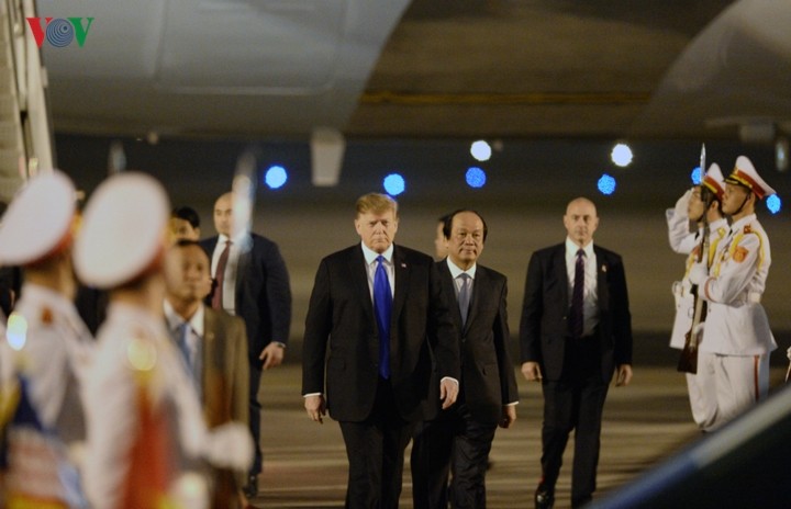 Donald Trump arrive à Hanoï  - ảnh 1