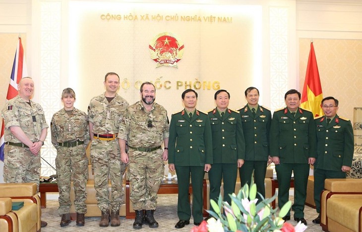Vietnam/Royaume-Uni: intensifier la coopération dans la médecine militaire - ảnh 1