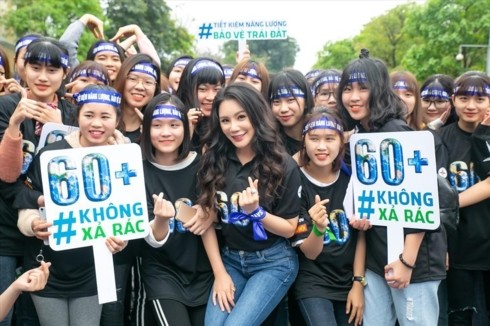Earth Hour: le Vietnam éteint les lumières pendant une heure pour la planète - ảnh 1