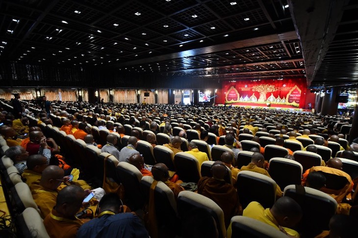 Les bouddhistes vietnamiens expatriés participent à  la fête du Vesak 2019 - ảnh 1