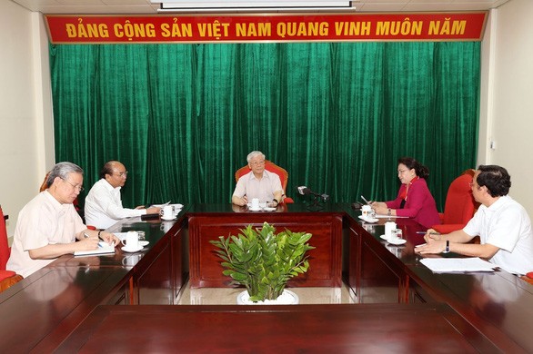 Le secrétaire général et président Nguyên Phu Trong à une réunion avec les dirigeants du pays - ảnh 1