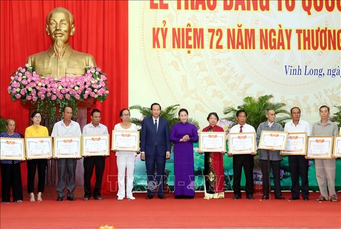 Nguyên Thi Kim Ngân honore les familles des morts pour la patrie - ảnh 1