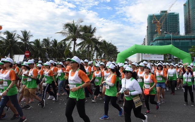 Dà Nang: plus de 9.000 personnes participent au marathon international Manulife - ảnh 1