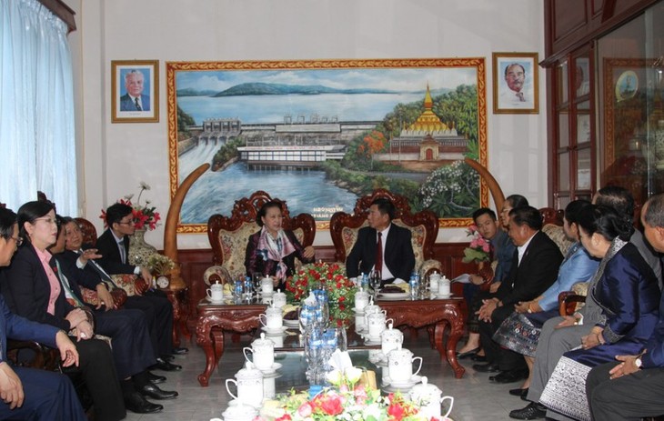 La présidente de l’Assemblée nationale vietnamienne visite la province de Vientiane - ảnh 1
