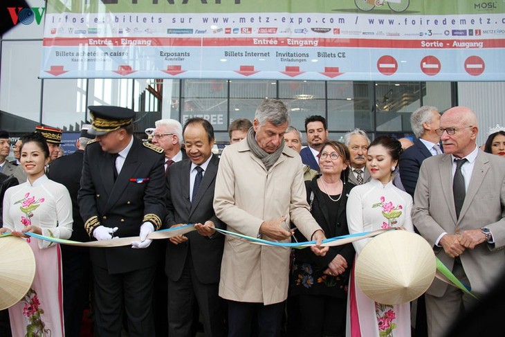 Promotion de la culture vietnamienne à la foire de Metz - ảnh 1