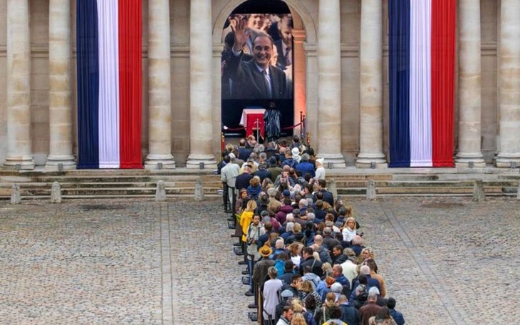 La France rend un ultime hommage à Jacques Chirac - ảnh 1
