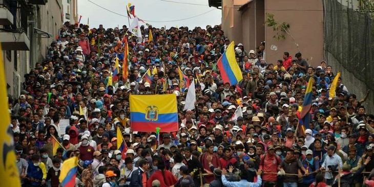 Equateur : des milliers de manifestants affluent vers Quito, quadrillé par la police - ảnh 1