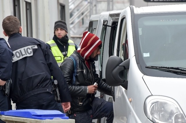 31 migrants pakistanais cachés dans un camion en France - ảnh 1