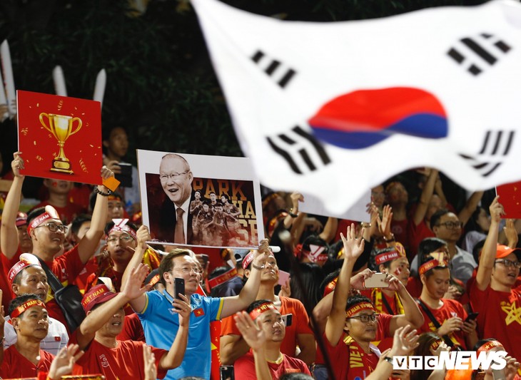 Football: La victoire des moins de 22 ans vietnamiens saluée à l’international - ảnh 1