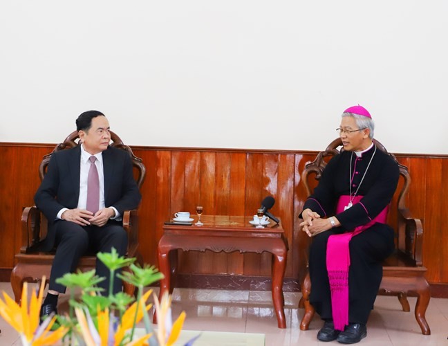 Vœux de Noël des dirigeants aux catholiques vietnamiens - ảnh 1
