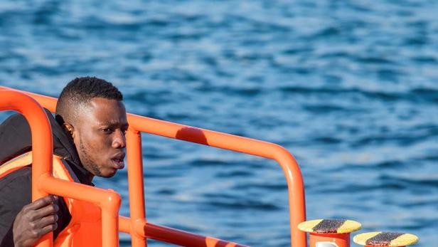 Les gardes côtes espagnols portent secours à 200 migrants le jour de Noël - ảnh 1