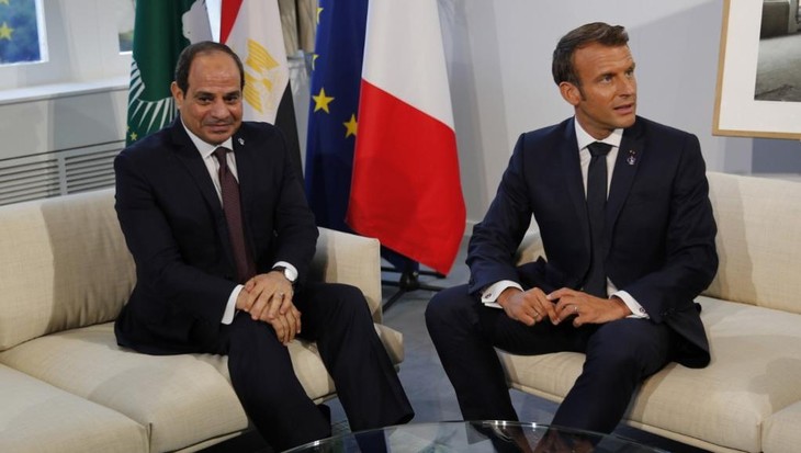Macron et Sissi appellent à la «retenue» face aux risques «d’escalade» en Libye - ảnh 1