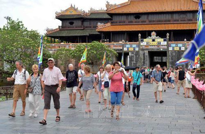 Vietnam: près de deux millions de touristes étrangers en janvier 2020 - ảnh 1