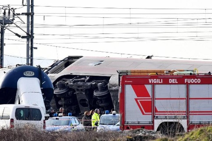 Italie: Un train déraille près de Milan, deux morts et des blessés - ảnh 1