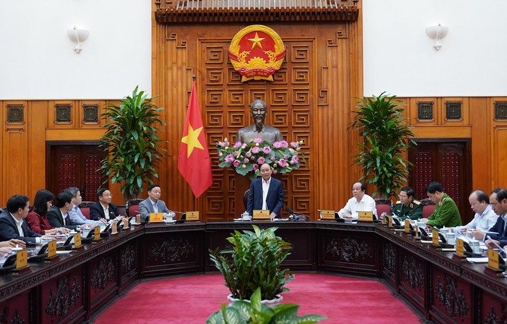 Nguyên Xuân Phuc travaille avec les responsables de la province de Hà Tinh  - ảnh 1
