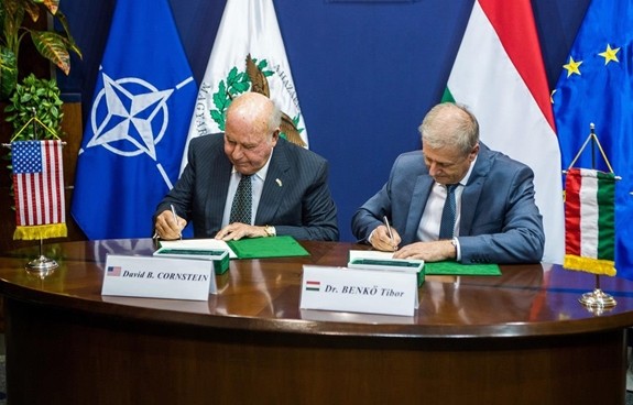 La Hongrie signe un achat massif de missiles aux États-Unis  - ảnh 1