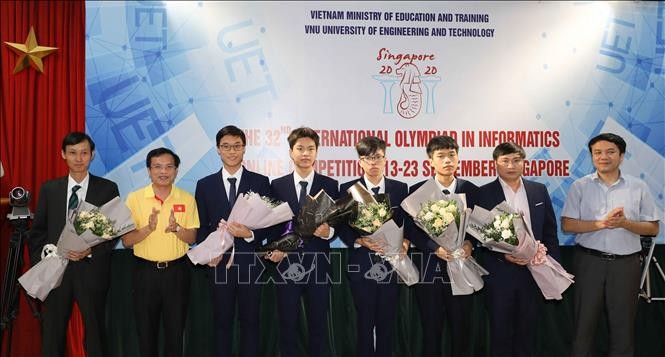 Quatre élèves vietnamiens primés aux Olympiades internationales d'informatique  - ảnh 1