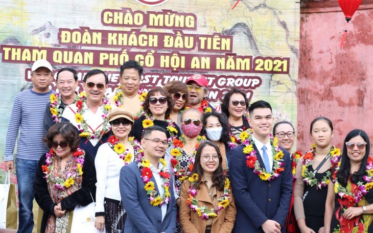 Hôi An accueille ses premiers touristes de 2021 - ảnh 1