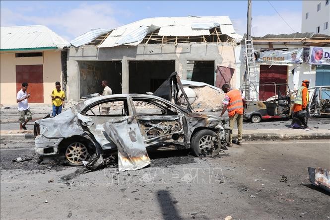 Somalie: attaque mortelle d'islamistes radicaux Shebab dans un hôtel de Mogadiscio - ảnh 1