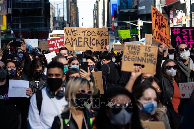 États-Unis : rassemblement à Atlanta en soutien à la communauté asiatique après les fusillades de mardi - ảnh 1