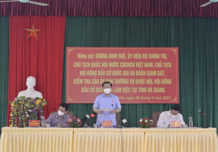 Législatives 2021: Vuong Dinh Huê examine les préparatifs dans la province de Hà Giang - ảnh 1