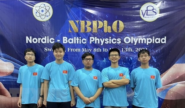 Quatre lycéens hanoiens primés aux Olympiades de physique des pays baltes et scandinaves - ảnh 1