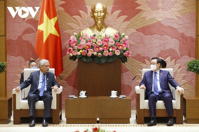 Le représentant de l’ONU au Vietnam reçu par Nguyên Xuân Phuc et Vuong Dinh Huê - ảnh 2