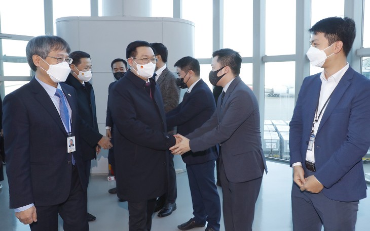 Vuong Dinh Huê en République de Corée pour stimuler les liens parlementaires - ảnh 1