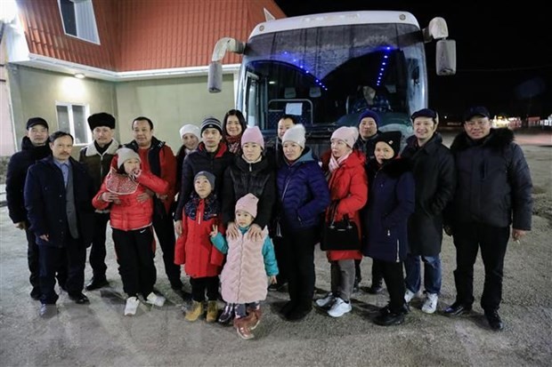 14 ressortissants vietnamiens arrivés en Russie de Kherson (Ukraine) - ảnh 1