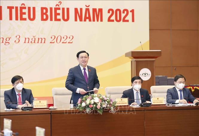 Le président de l’Assemblée nationale salue les médecins vietnamiens - ảnh 1