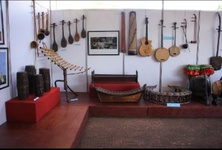 Exposition des instruments de musique des ethnies vietnamiennes - ảnh 1