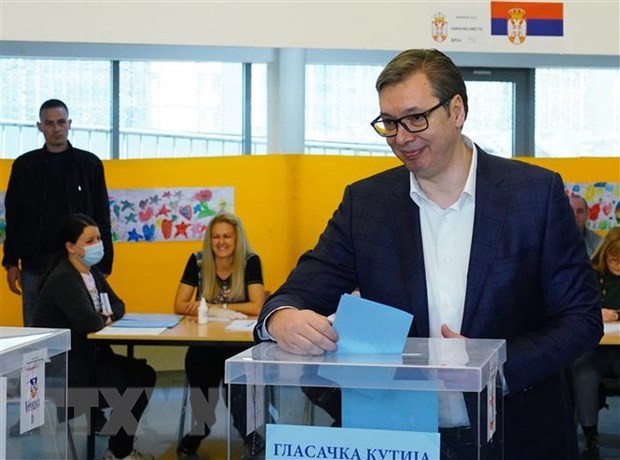 Présidentielle en Serbie: le sortant Aleksandar Vucic déclare sa victoire - ảnh 1