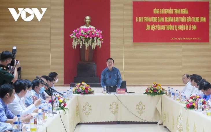 Le président de la commission centrale de propagande et d’éducation en visite à Ly Son - ảnh 1