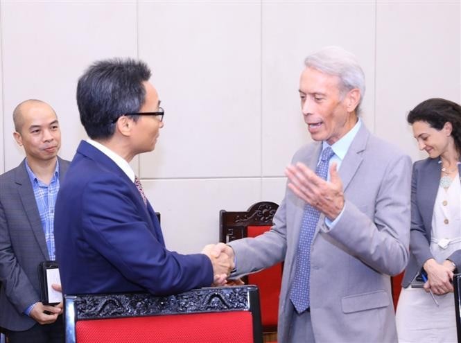 Le vice-PM Vu Duc Dam reçoit l'assistant du président du Sénat américain - ảnh 1