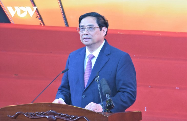 Pham Minh Chinh rend hommage aux hommes d’affaires émérites de 2022 - ảnh 1