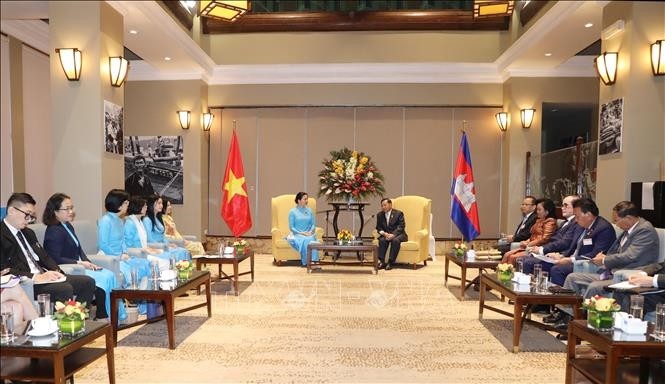 Mise à jour sur la visite officielle au Vietnam de Say Chhum - ảnh 2