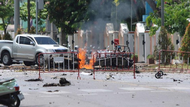 Thaïlande : une voiture piégée explose dans un poste de police, au moins un mort et une trentaine de blessés - ảnh 1