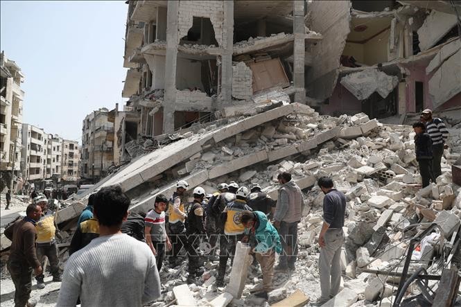 Syrie: 16 morts dont des enfants dans l'effondrement d'un immeuble à Alep - ảnh 1