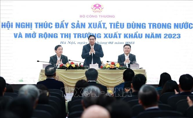 Pham Minh Chinh à une conférence sur la production et la consommation domestique - ảnh 1