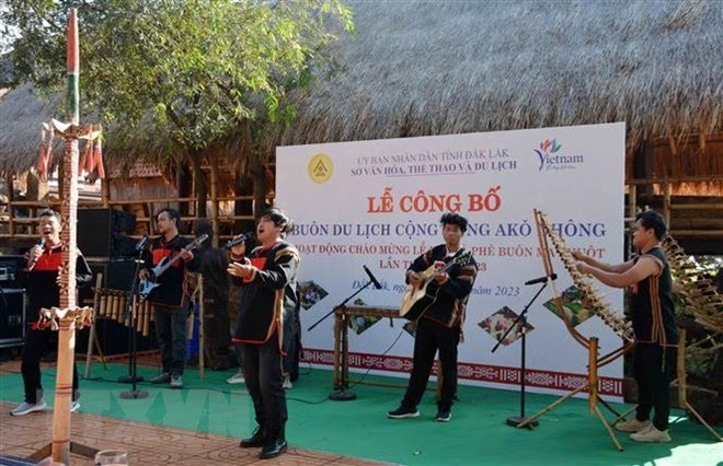 Ako Dhông devenu le premier hameau de tourisme communautaire de Dak Lak - ảnh 1